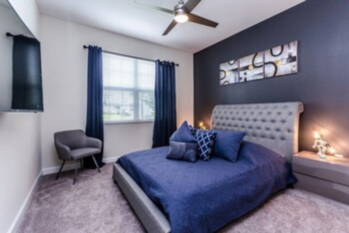 Room 17 of 37