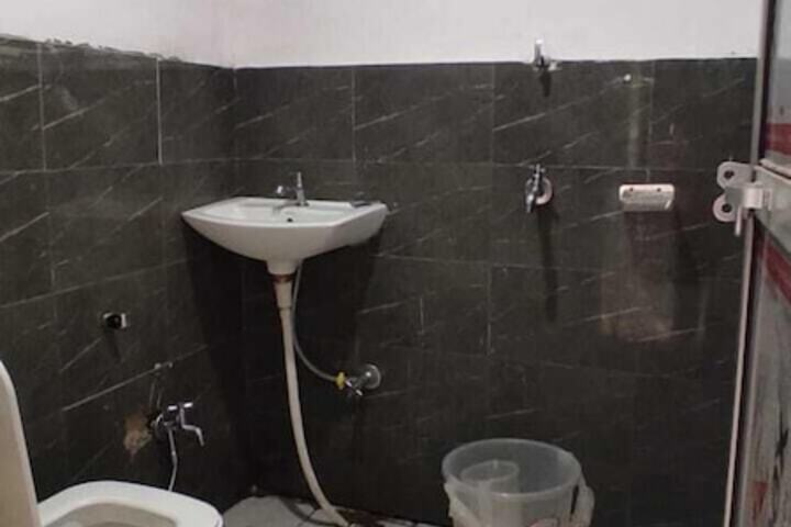 Vivek Hotel & Restaurant