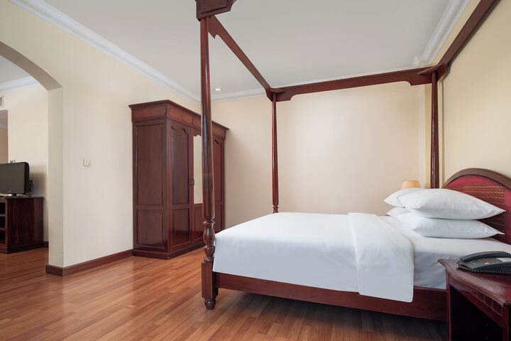 Room 12 of 51