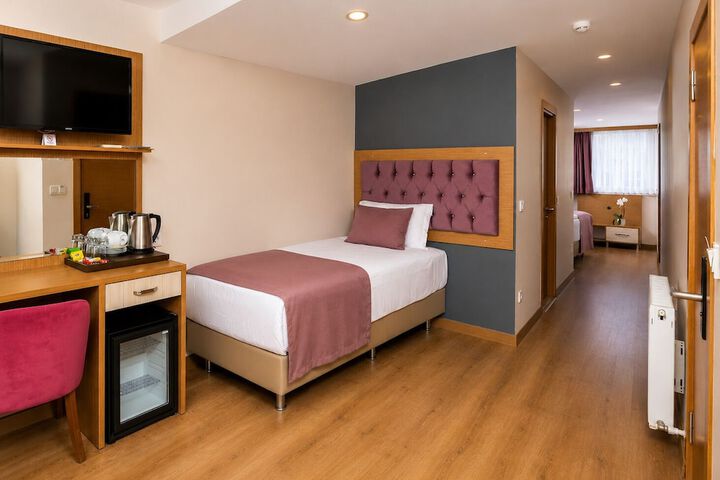 Room 13 of 65