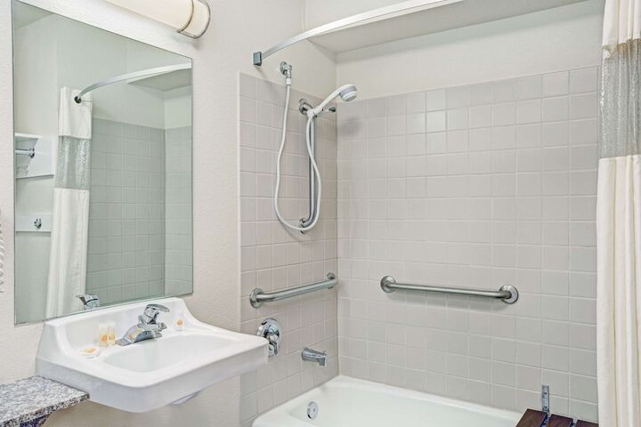 Room 15 of 22