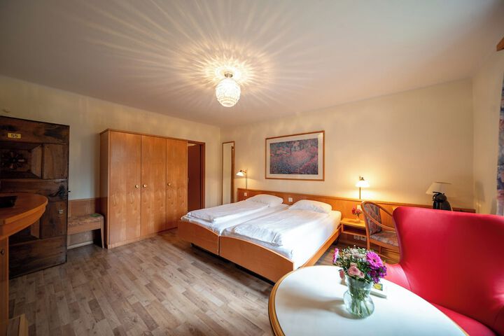 Room 33 of 120