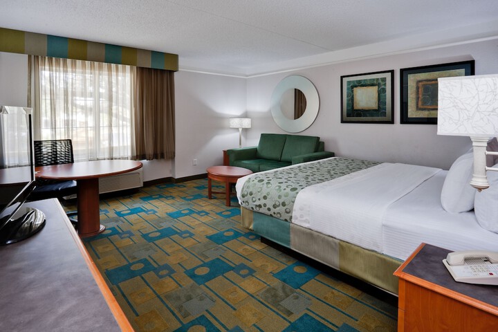 1 King Bed Executive Room (11 of 12)