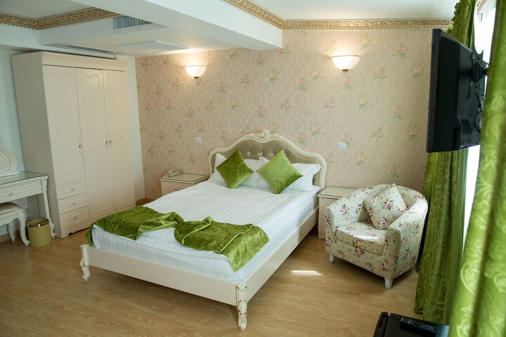 Room 12 of 38