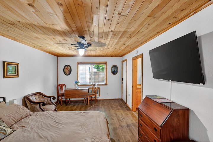 Room 2 of 9