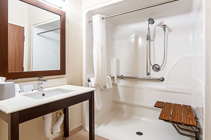 1 King Bed Suite (2 of 23)