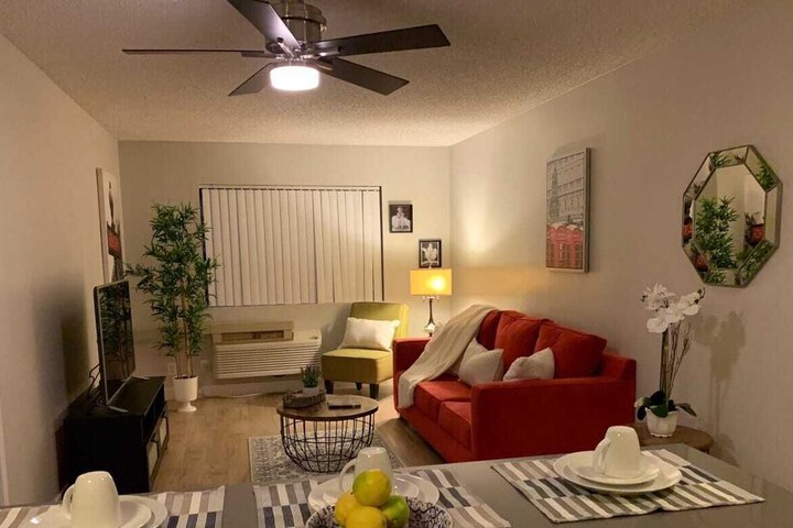 Room 4 of 10