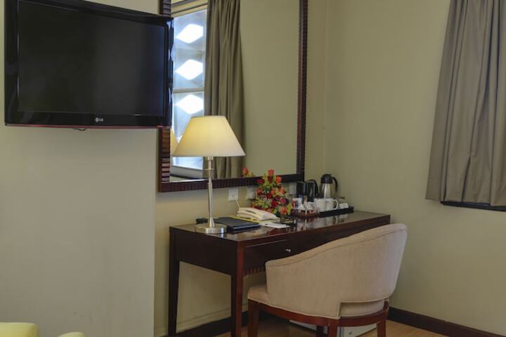 Room 8 of 68