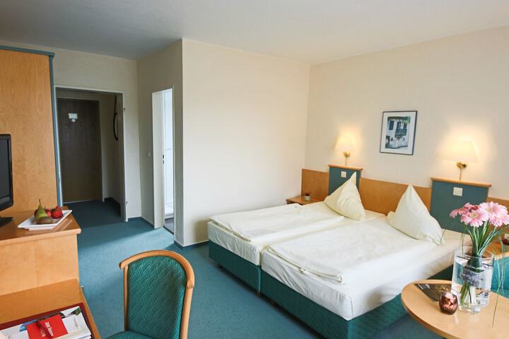 Room 25 of 74