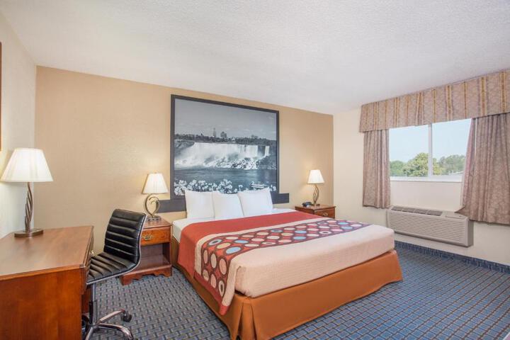 1 King Bed (3 of 4)