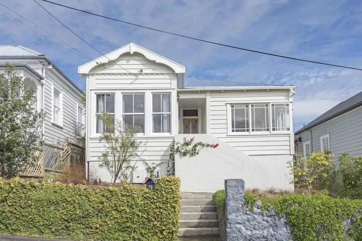 Large Spacious family home close Devonport & Beaches