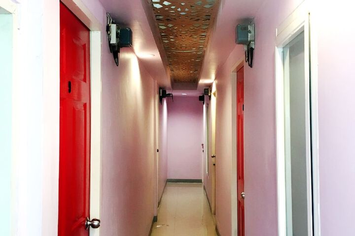Ballroom/Hall 18 of 22
