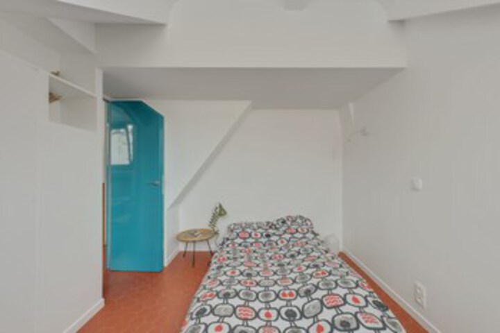 Room 9 of 12