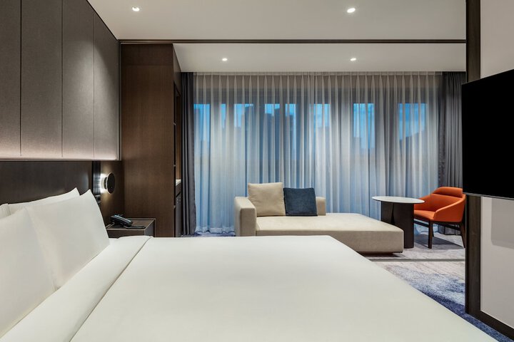 Room 9 of 27
