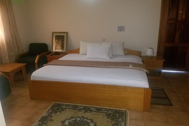 Room 7 of 8