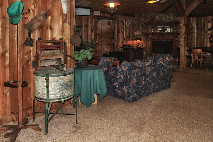 Lounge 57 of 73