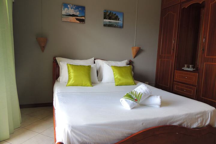 Room 6 of 48