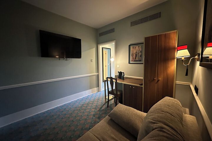 Room 41 of 73