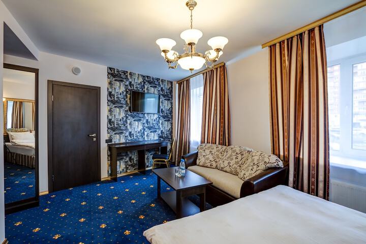 Room 13 of 33