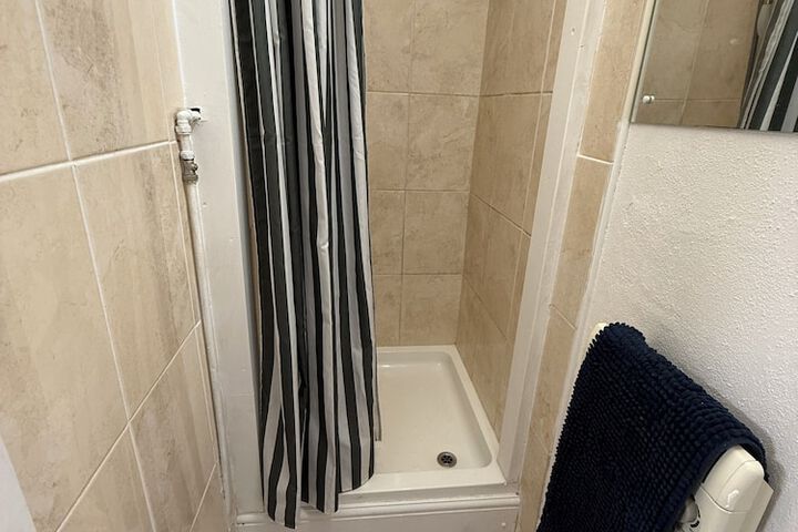 Room 10 of 14