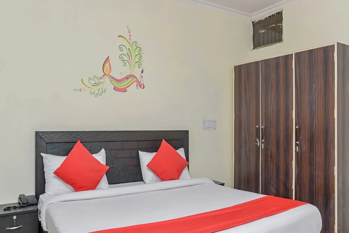 Room 5 of 13