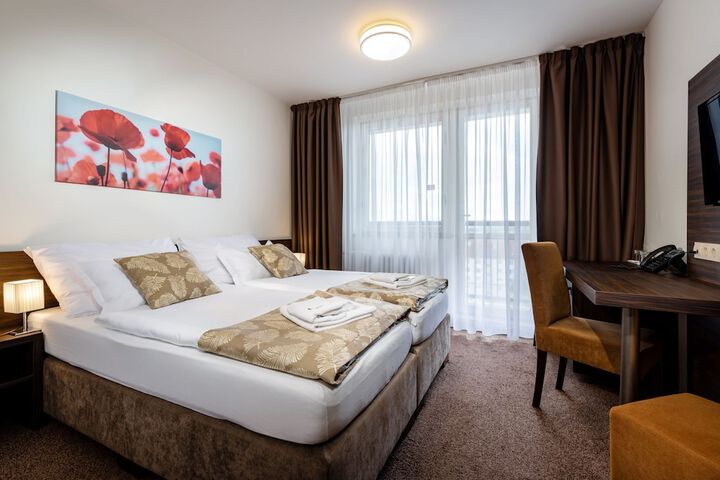 Room 10 of 37