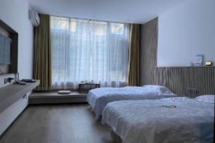 Room 9 of 10