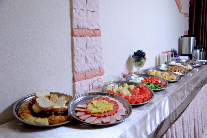 Dining 8 of 9