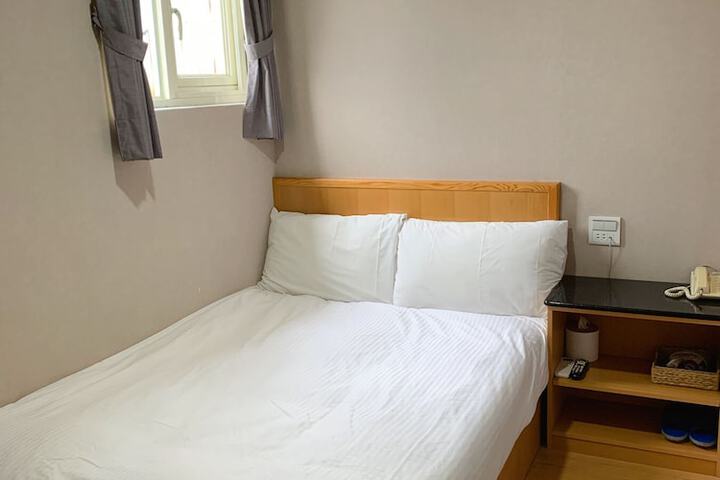 Room 3 of 20