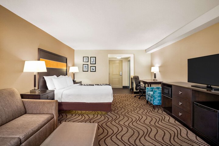 1 King Bed (8 of 12)