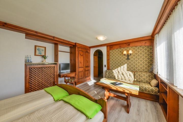 Room 3 of 16