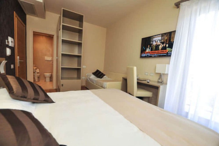 Room 12 of 42