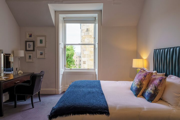 Room 32 of 74