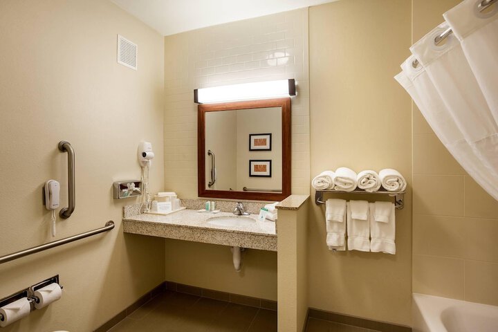 Room 19 of 39