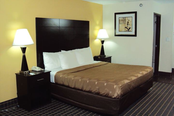 1 King Bed (11 of 13)