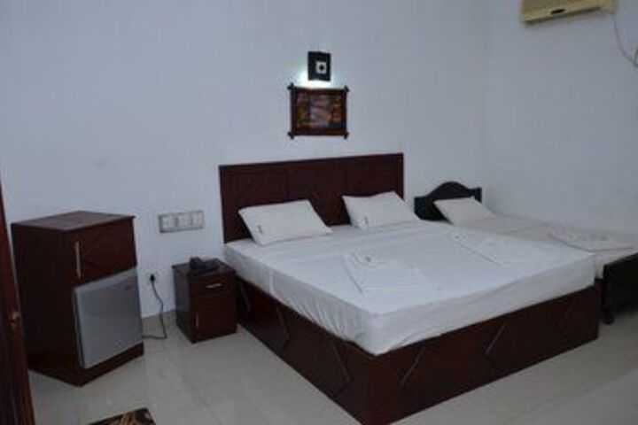 Room 6 of 17