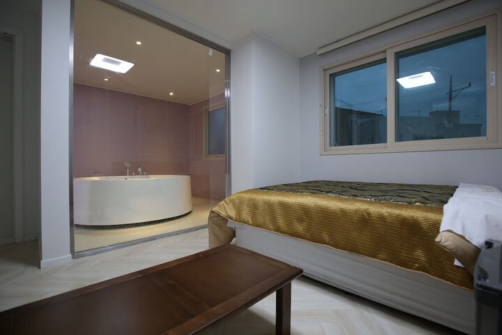 Room 16 of 53