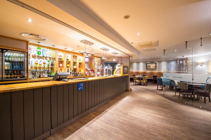Dining 20 of 25