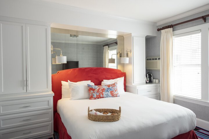 Room 42 of 108