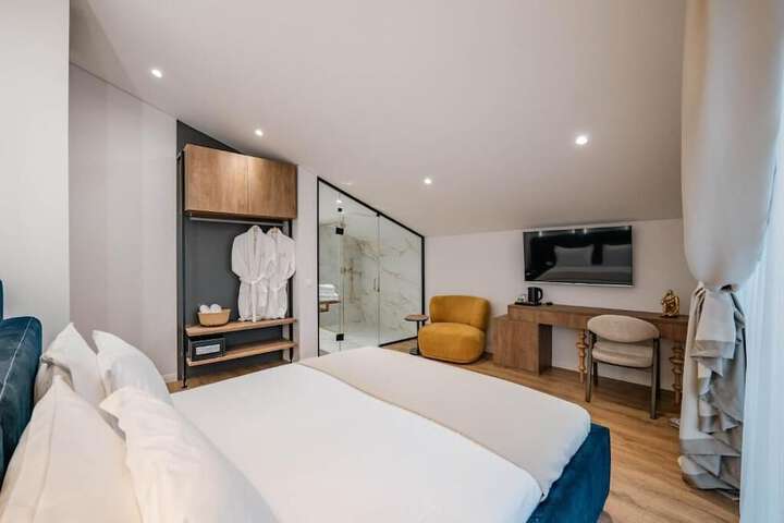 Room 44 of 189