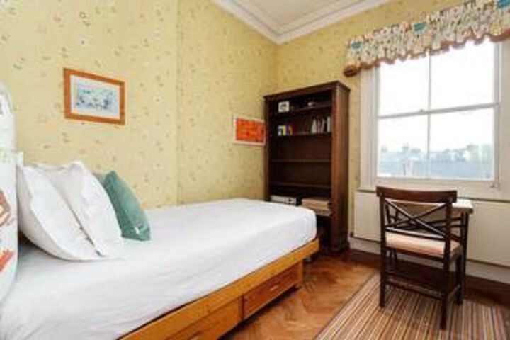 Room 10 of 29