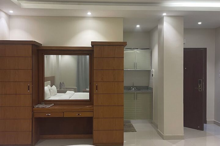 Room 10 of 40