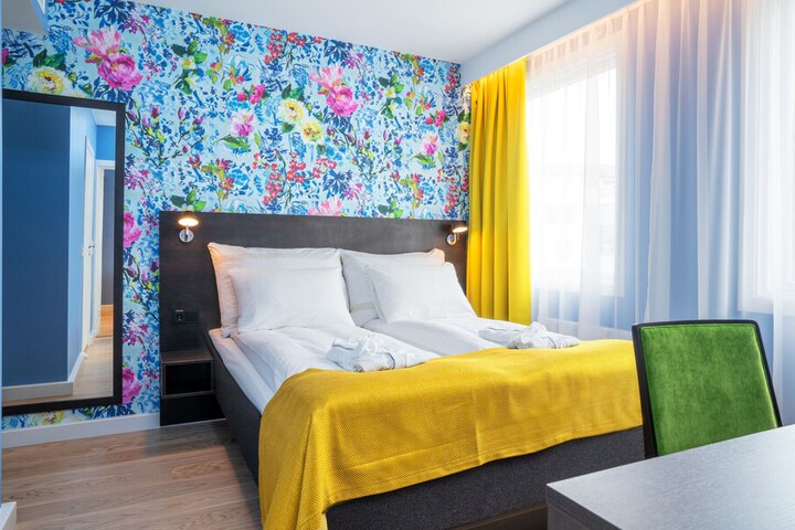 Room 17 of 34
