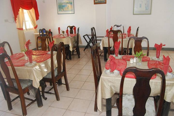 Dining 14 of 26