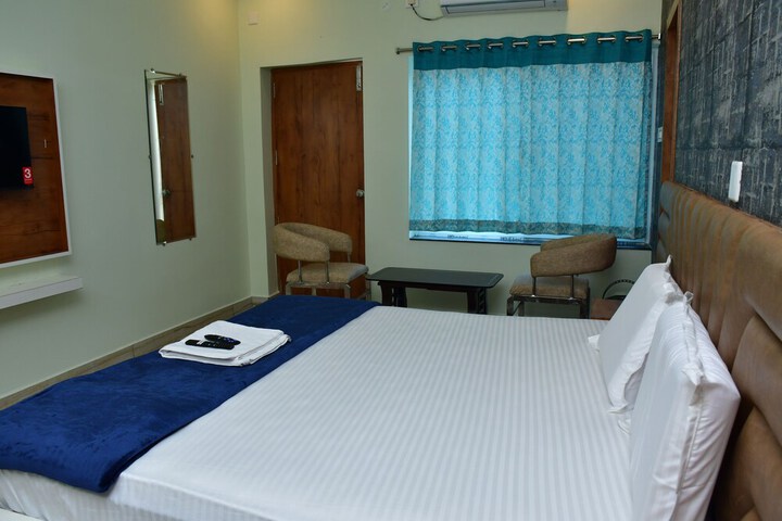 Room 9 of 14