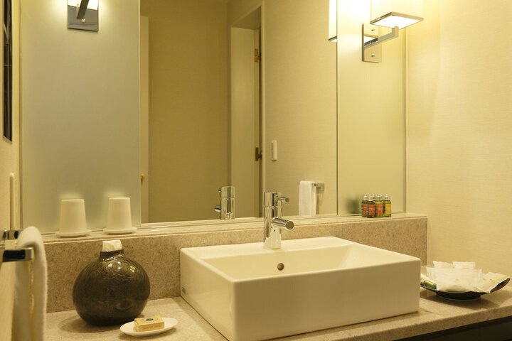 Room 16 of 165