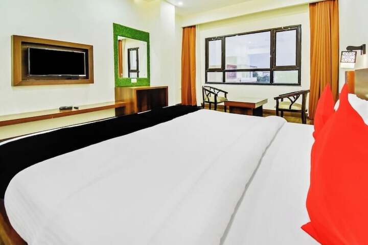 Room 11 of 25