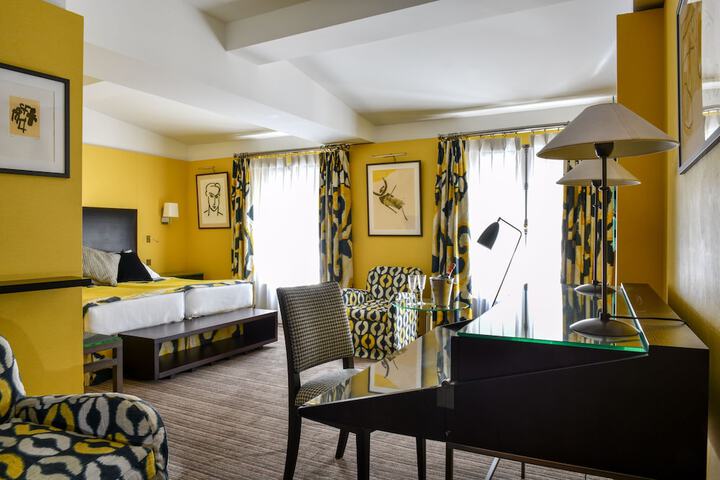 Room 4 of 37