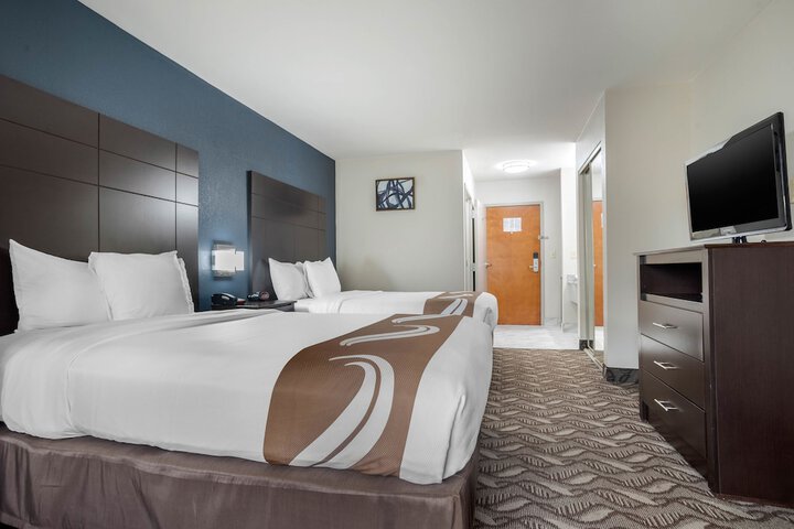 Room 32 of 68