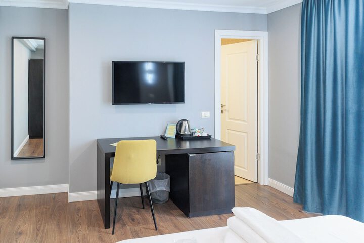 Room 15 of 25